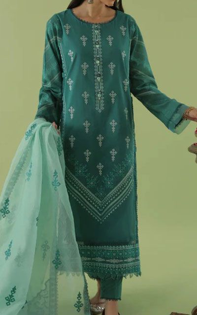 what-is-lawn-fabric-and-why-pakistani-lawn-suits-are-famous-worldwide