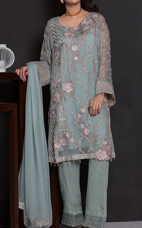 Chiffon clothes in Pakistan