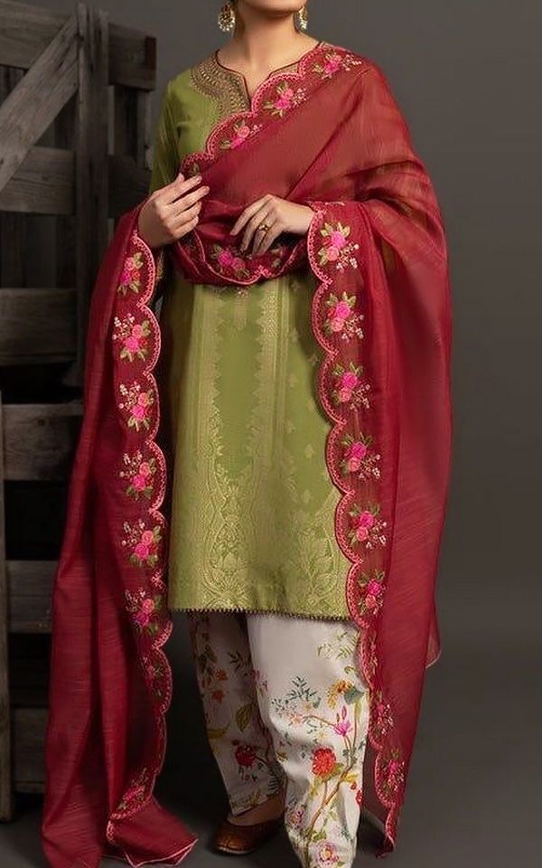 Pakistani Lawn Dresses