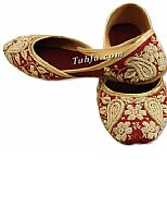 Pakistani Khussa Shoes are used on Weddings and Special Events