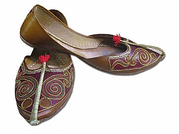 khussa female