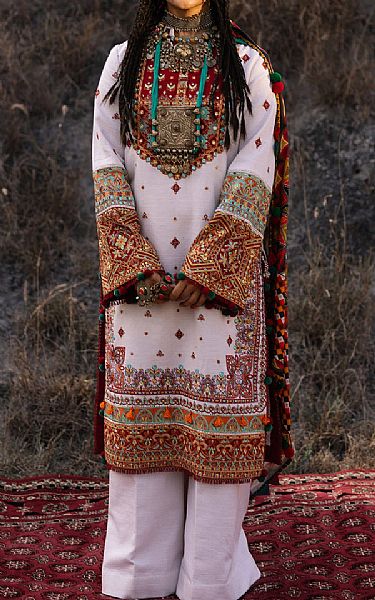 Seroli White Khaddar Suit | Pakistani Winter Dresses-Image 1