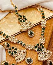 Necklace - Golden/Green